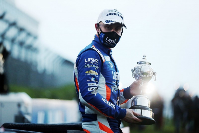 BTCC champion Sutton 'shocked' by Infiniti's pace