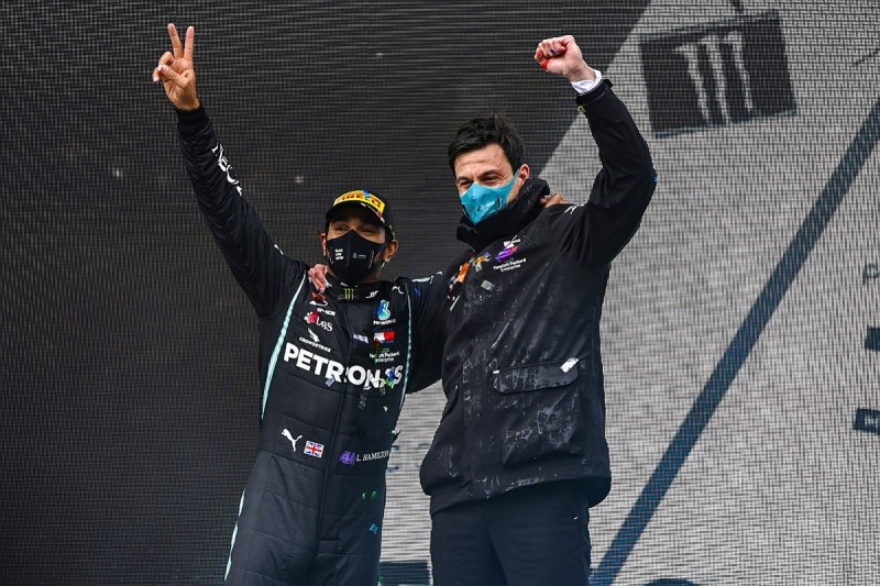 Wolff: Hamilton F1 contract talks may wait until post-season