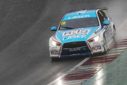 Brands Hatch BTCC: Sutton extends points lead with race two win