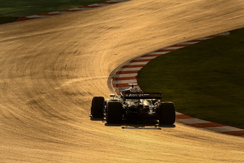 Hamilton critical of "terrifying" Turkish GP F1 track surface