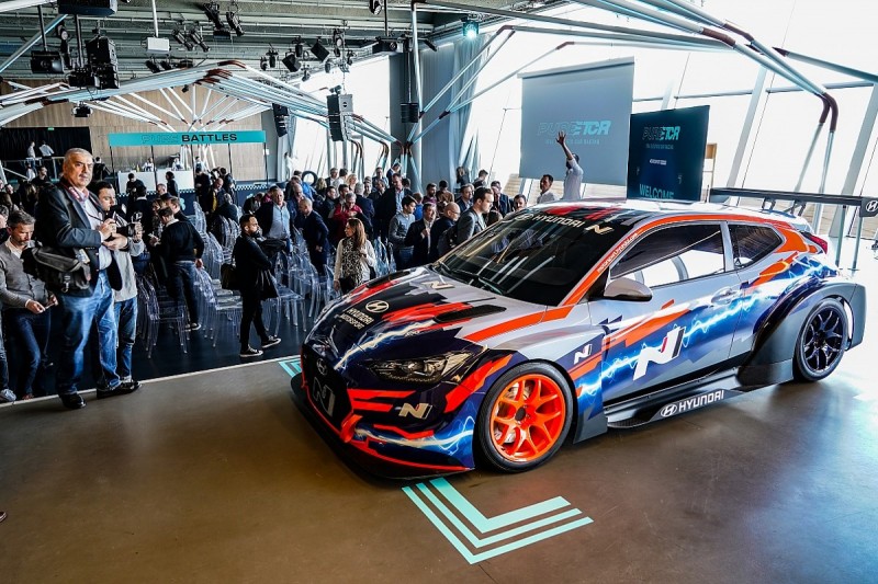 Touring car electrification makes "more sense" than single-seaters