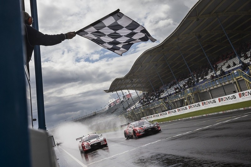 Duval apologises for radio outburst over Phoenix tyre call in wet Assen race