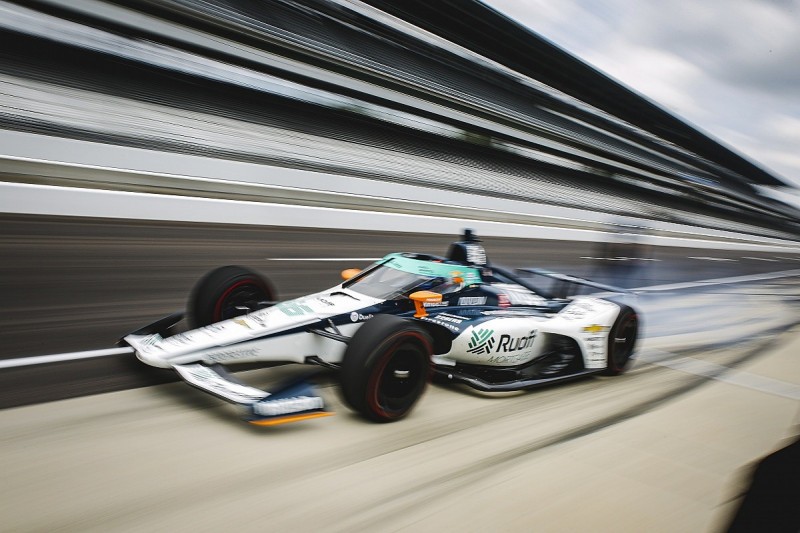 Renault F1 boss "hardly breathing" while Alonso competes at Indy 500