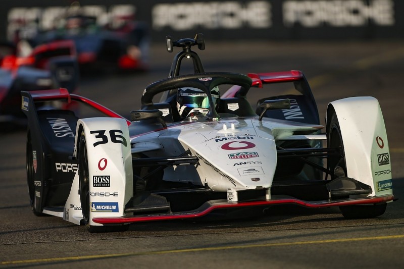 Lotterer criticises Rast's "touring car" move for Berlin FE podium