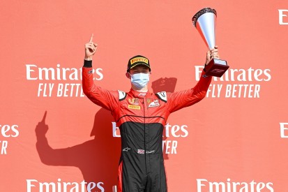 Silverstone F2: Ilott dominates feature race to take points lead