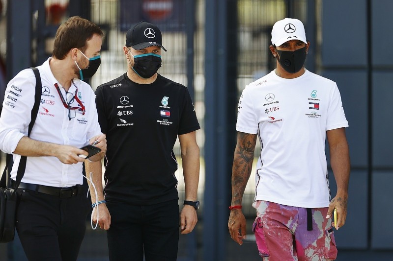 Hamilton: Not the right time for Mercedes F1 contract talks