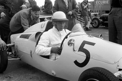 Mercedes to race with tribute to Stirling Moss on car at 70th Anniversary GP