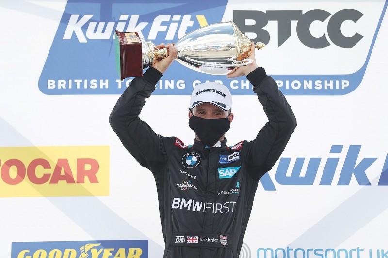BTCC Donington R2: Classy Turkington dominates second race