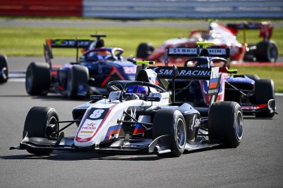 Silverstone F3: Smolyar resists Beckmann challenge for maiden win