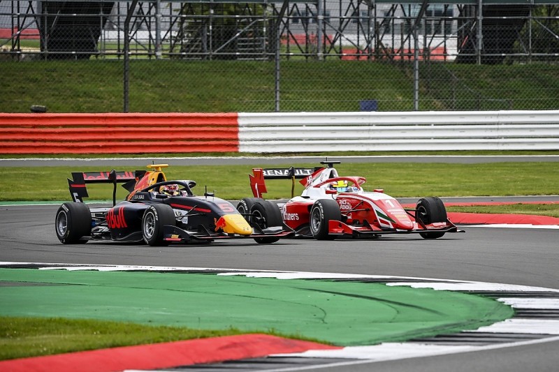 Lawson sees off Piastri for victory in Silverstone F3 opener