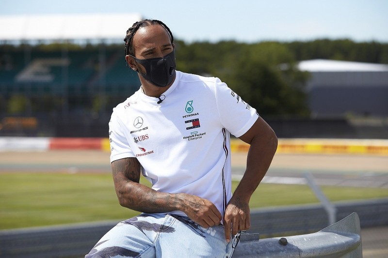 Hamilton sees F1 career extending "at least three years" more after 2020