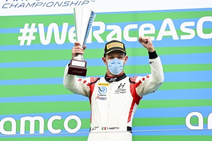 Hungary F2: Ghiotto clings onto fading tyres to edge Ilott in sprint race