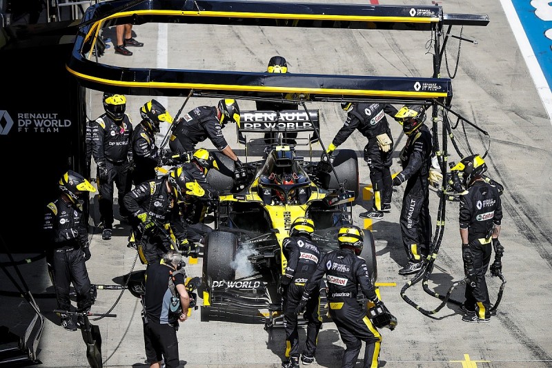 Renault seeks urgent solution after second F1 radiator failure