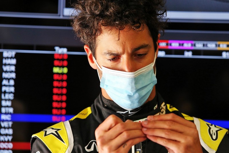 Renault F1 driver Ricciardo explains why he avoided sim racing in break