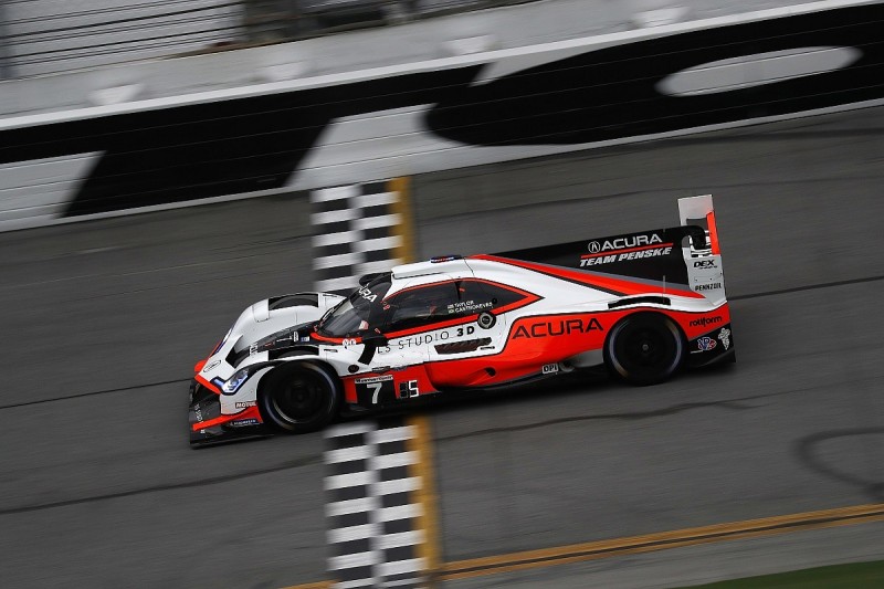 Castroneves Acura beats Mazdas to pole for IMSA Daytona