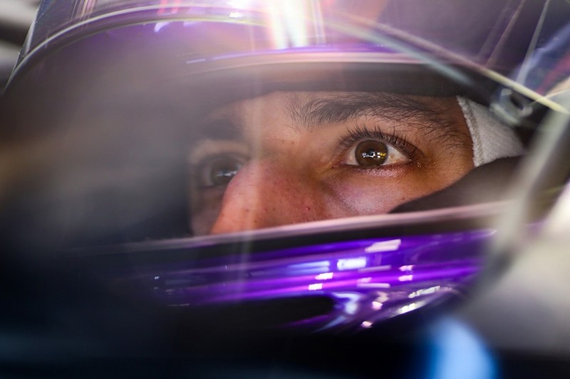 Ricciardo: Renault can take more risks in "less to lose" F1 midfield fight