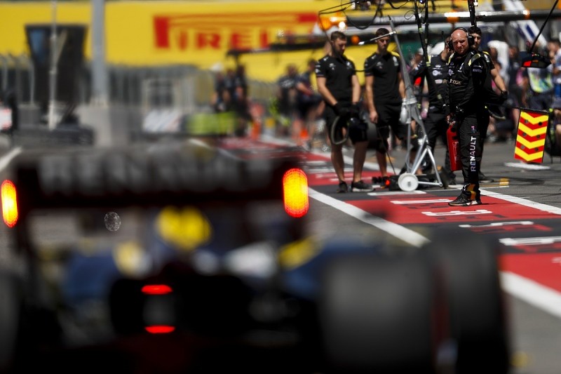Abiteboul: One positive COVID-19 test could bring down whole F1 team
