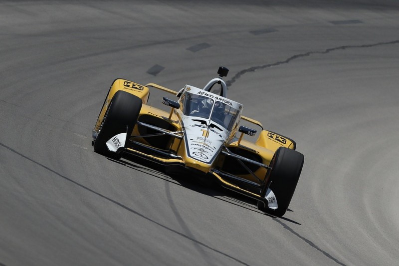 Newgarden takes pole for IndyCar opener at Texas as Sato crashes