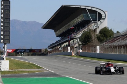 Barcelona F1 testing: Alfa's Kubica leads first morning of test two