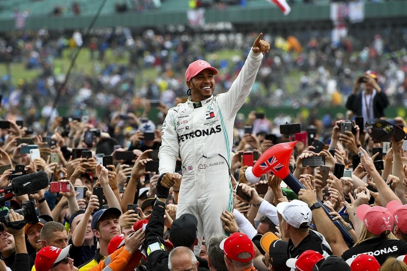 F1 leaders say Hamilton must be replaced by "Lewis of new generation"
