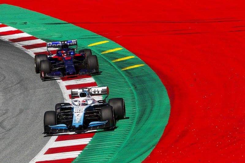 Russell gets penalty for incident that "ruined" Kvyat's qualifying