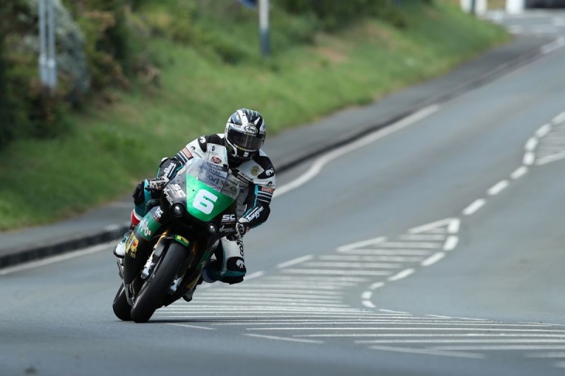 Isle of Man TT winner Dunlop to race S100 despite rally injury