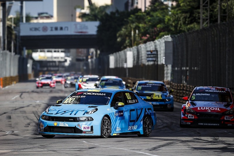 Macau WTCR: Yvan Muller controls opener amid Lynk & Co team orders