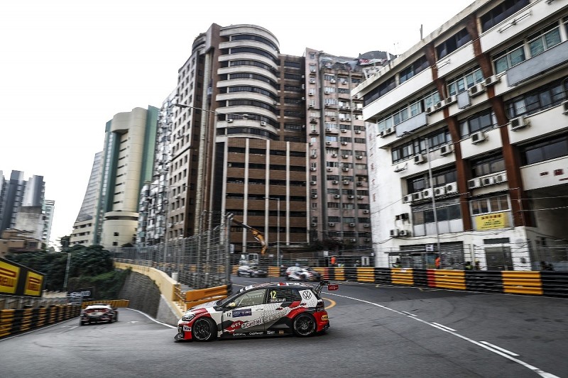 Macau WTCR: Rob Huff leads Andy Priaulx in Thursday practice
