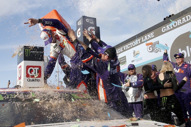 Phoenix NASCAR: Hamlin saves title bid with win, Logano eliminated