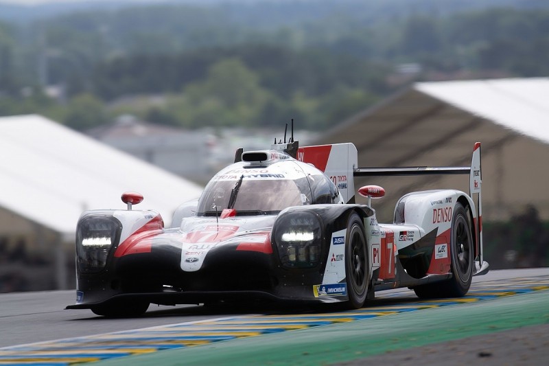 Le Mans 24 Hours: Kamui Kobayashi holds lead over Fernando Alonso