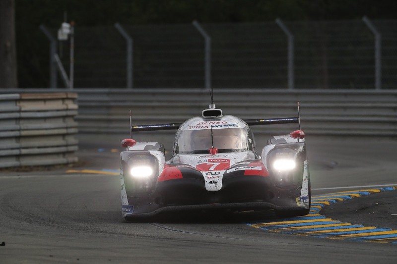 Le Mans 24 Hours: Toyotas two minutes apart with four hours left