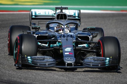Hamilton "not looking to pull out miracles" to clinch F1 title