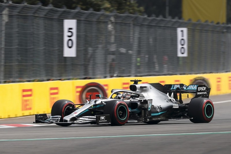 Hamilton messaged absent F1 engineer Bonnington for advice
