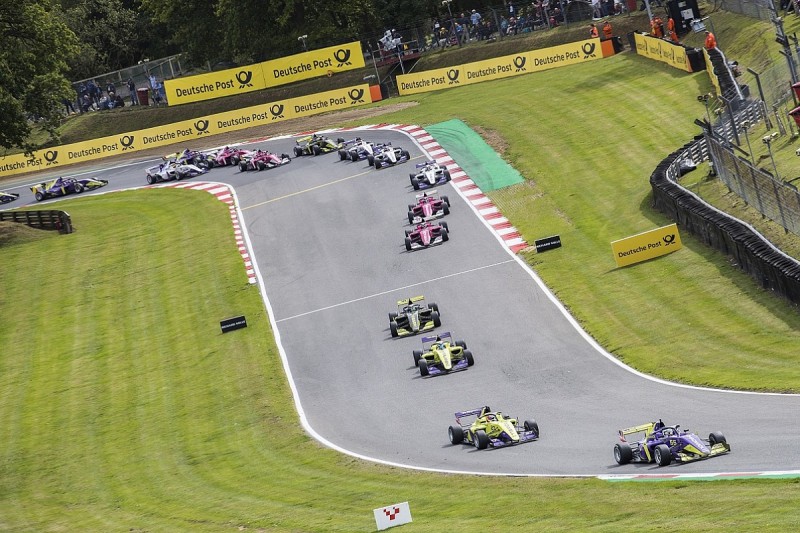 W Series reveals initial 2020 driver line-up, Chadwick defends title