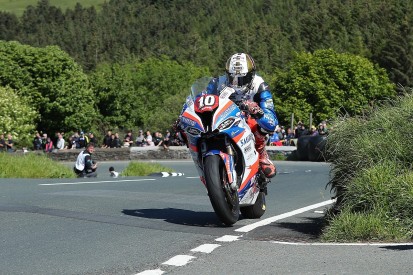 IoM TT 2019: Hickman dominates Superstock race ahead of Harrison