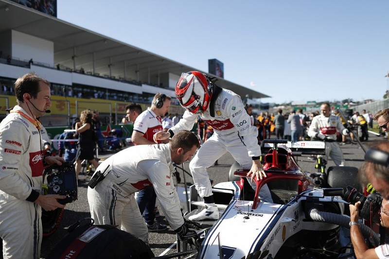 Alfa Romeo F1 drivers baffled by "far from normal" Suzuka weekend