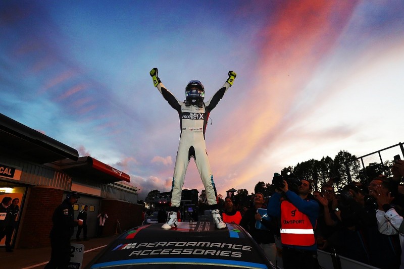 Brands Hatch BTCC: Turkington grabs title, Cammish crashes, Plato wins