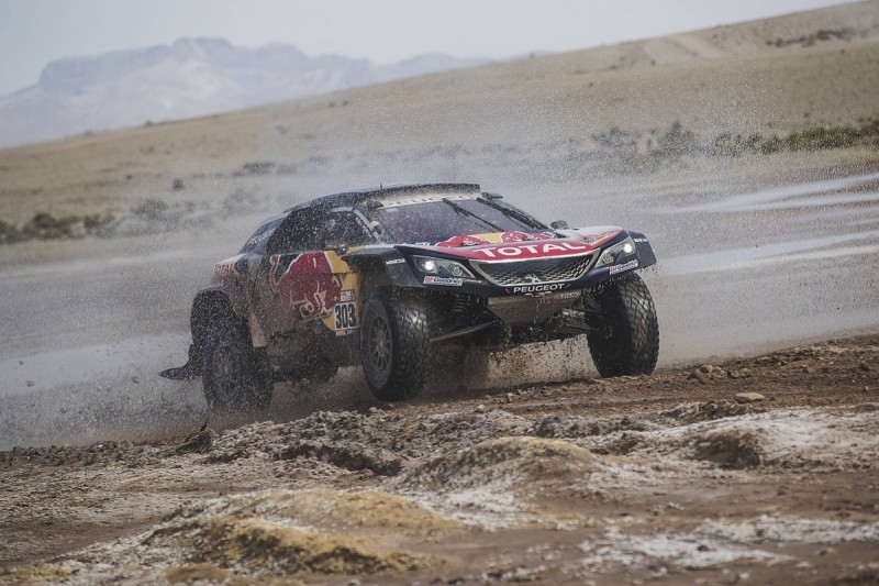 Dakar leader Sainz under investigation for alleged quad incident