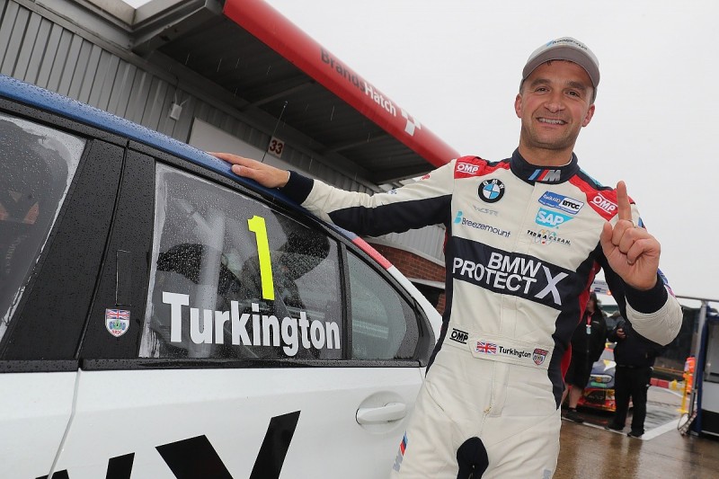 Turkington bags Brands Hatch BTCC pole, title rival Jordan crashes
