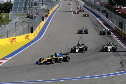 Ghiotto steals Sochi F2 victory from de Vries after crash delay