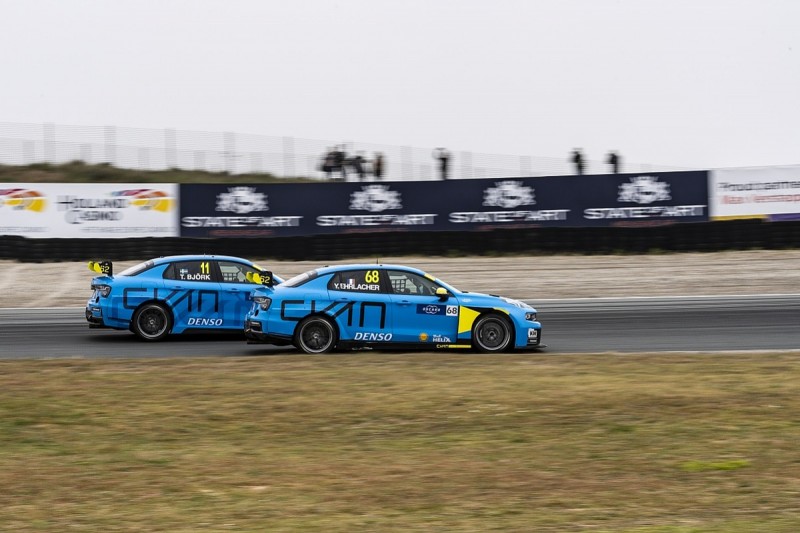 WTCR Cyan drivers' confusing double swap at Zandvoort explained