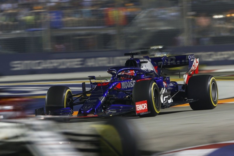 Kvyat slams Raikkonen for Singapore crash that put Alfa F1 star out