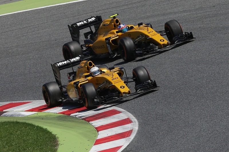 Magnussen apologises for Spanish GP collision with team-mate Palmer