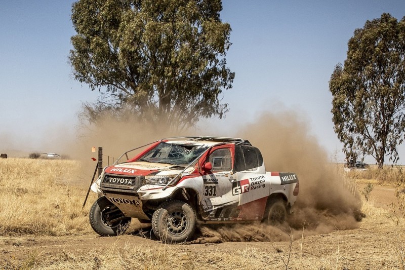 Alonso rolled, hit bird on "nightmare" first rally raid with Toyota