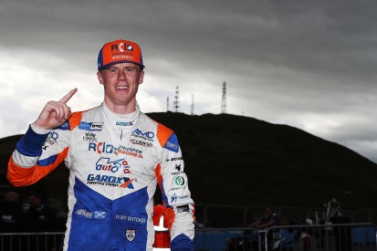 Butcher charges to his first ever BTCC pole at Knockhill