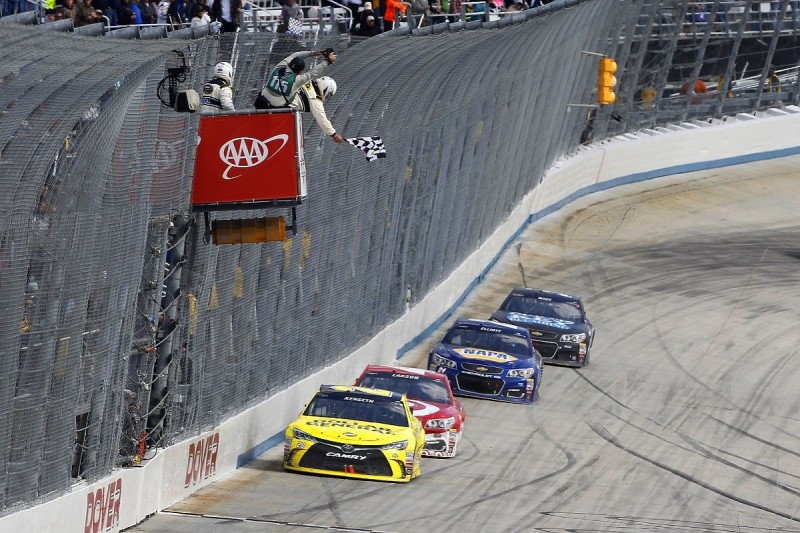 NASCAR Dover: Matt Kenseth takes narrow victory