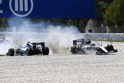 Blame for Rosberg/Hamilton collision not clear cut - Wolff