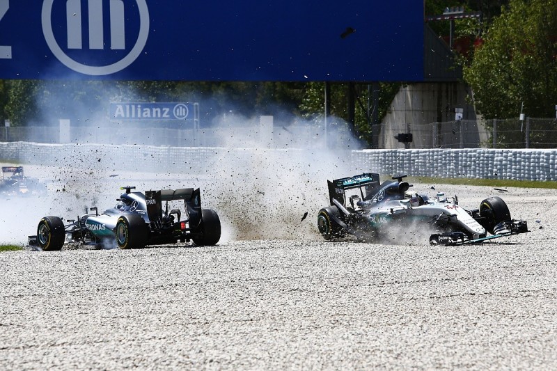 Blame for Rosberg/Hamilton collision not clear cut - Wolff