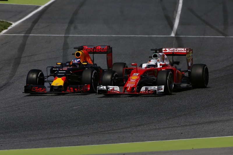 Daniel Ricciardo calls Sebastian Vettel's radio complaint 'typical'