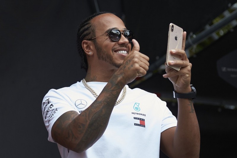 Hamilton 'cracked up' at Verstappen's dig at ex-F1 champion Rosberg